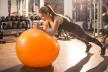 sklekovi-uz-pomoc-pilates-lopte-shutterstock-1029161542.jpg