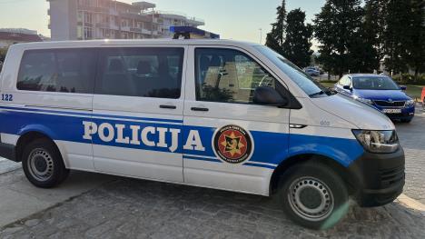 17437717891720250054policija-kombi-crna-gora-fotrorina.jpg